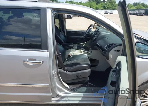 2016 Chrysler Town & Country Limited z USA, uszkodzony, nr VIN 2C4RC1JG8GR111265